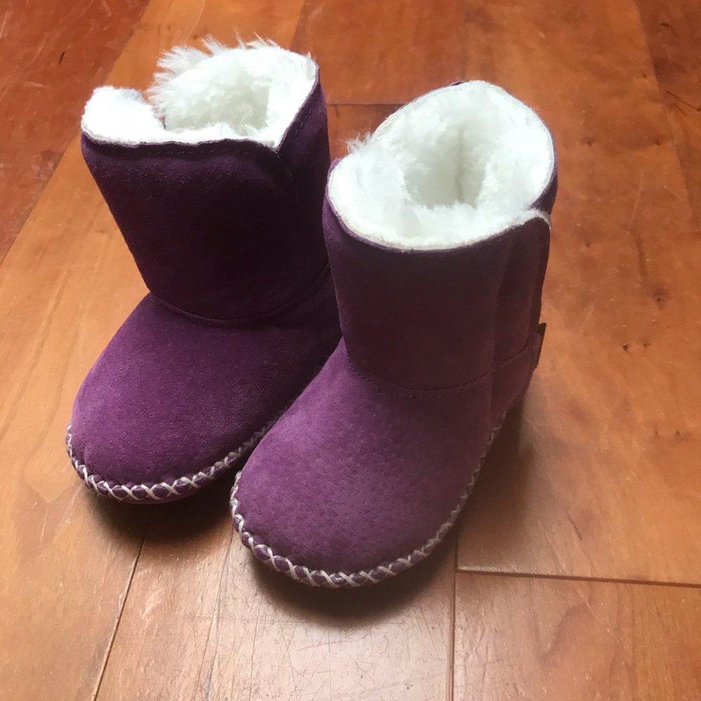 Baby girls purple leather boots size 13-18 months.
